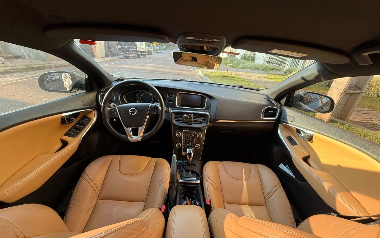 imagem de T-4 MOMENTUM 2.0 Aut.