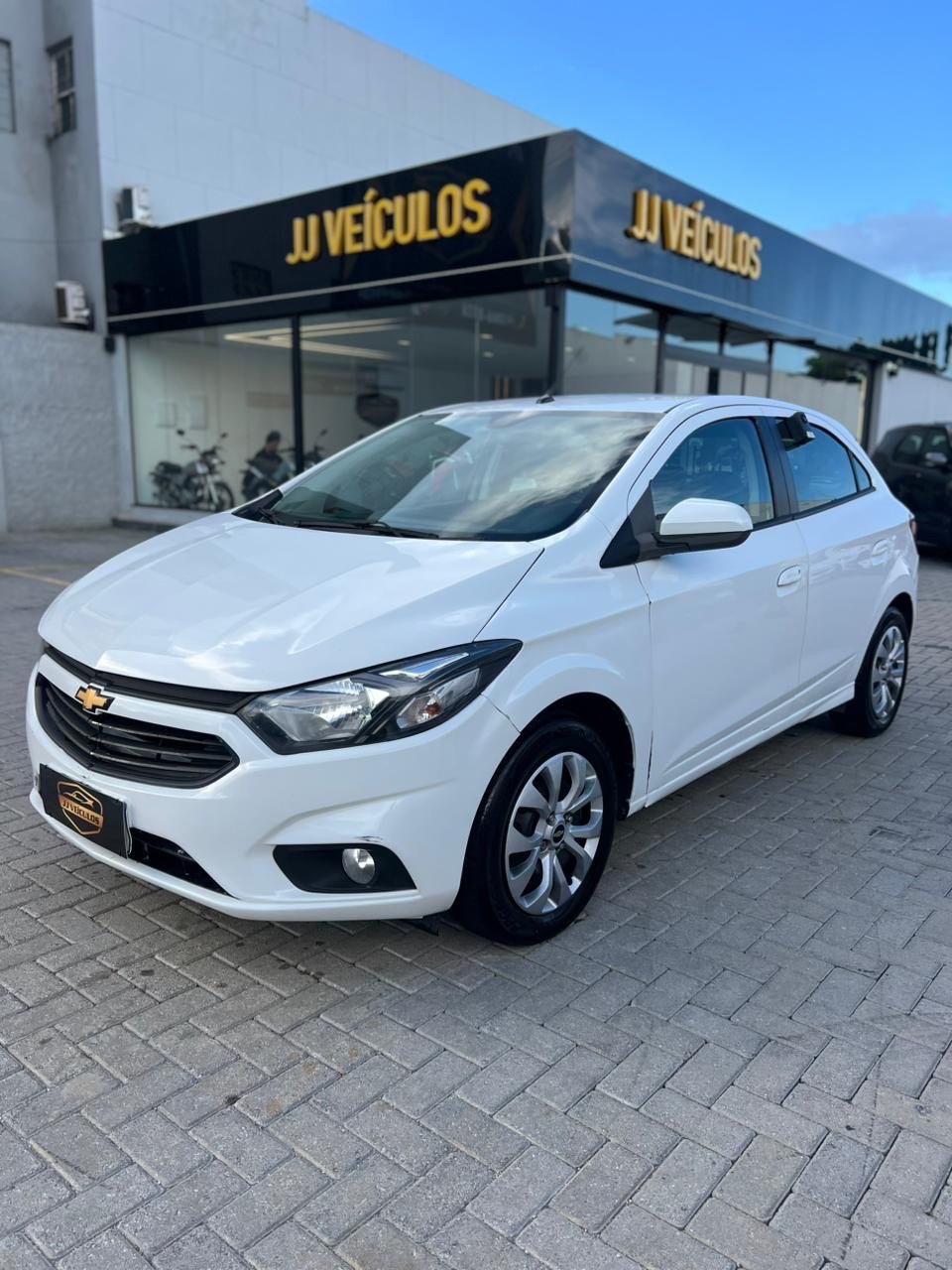 Chevrolet Onix HATCH LT 1.4 8V FlexPower 5p Mec. na cor Branco em São José / SC - 825521