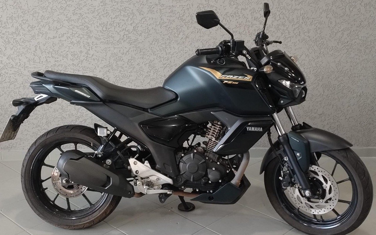 YAMAHA FZ15 150 FAZER CONNECTED FLEX  na cor Verde em Curitiba / PR - 825576