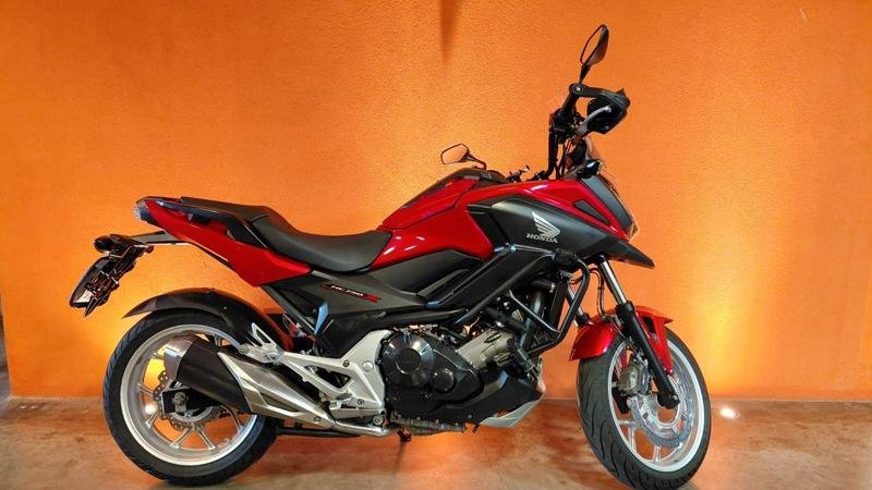 Honda NC 750X/NC 750X ABS  na cor Vermelho em Londrina / PR - 831457