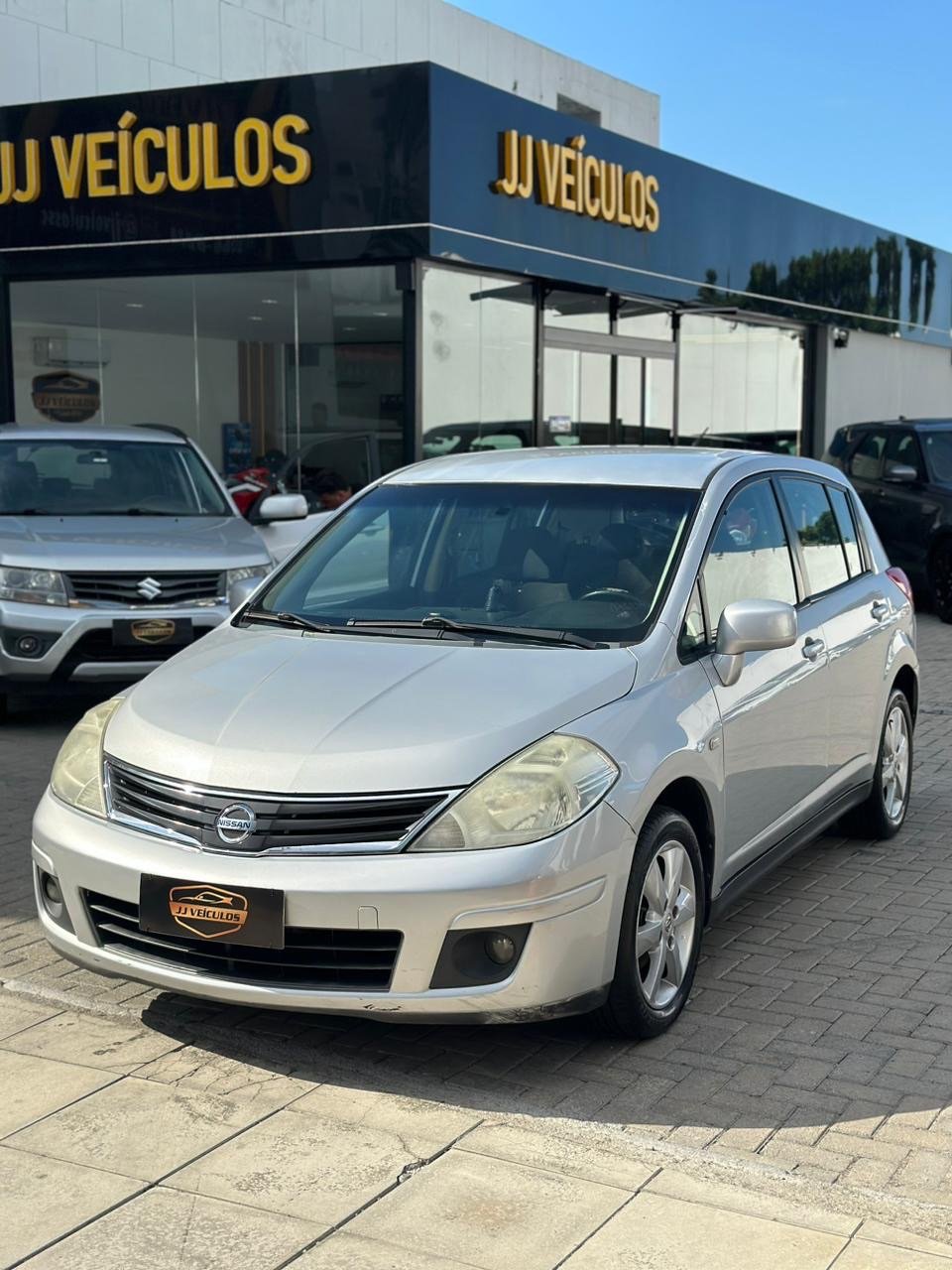 Nissan TIIDA S 1.8/1.8 Flex 16V Mec. na cor Prata em São José / SC - 836162