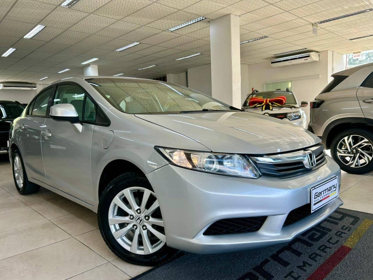 Honda Civic Sedan LXS 1.8/1.8 Flex 16V Aut. 4p na cor Prata em Blumenau / SC - 836173