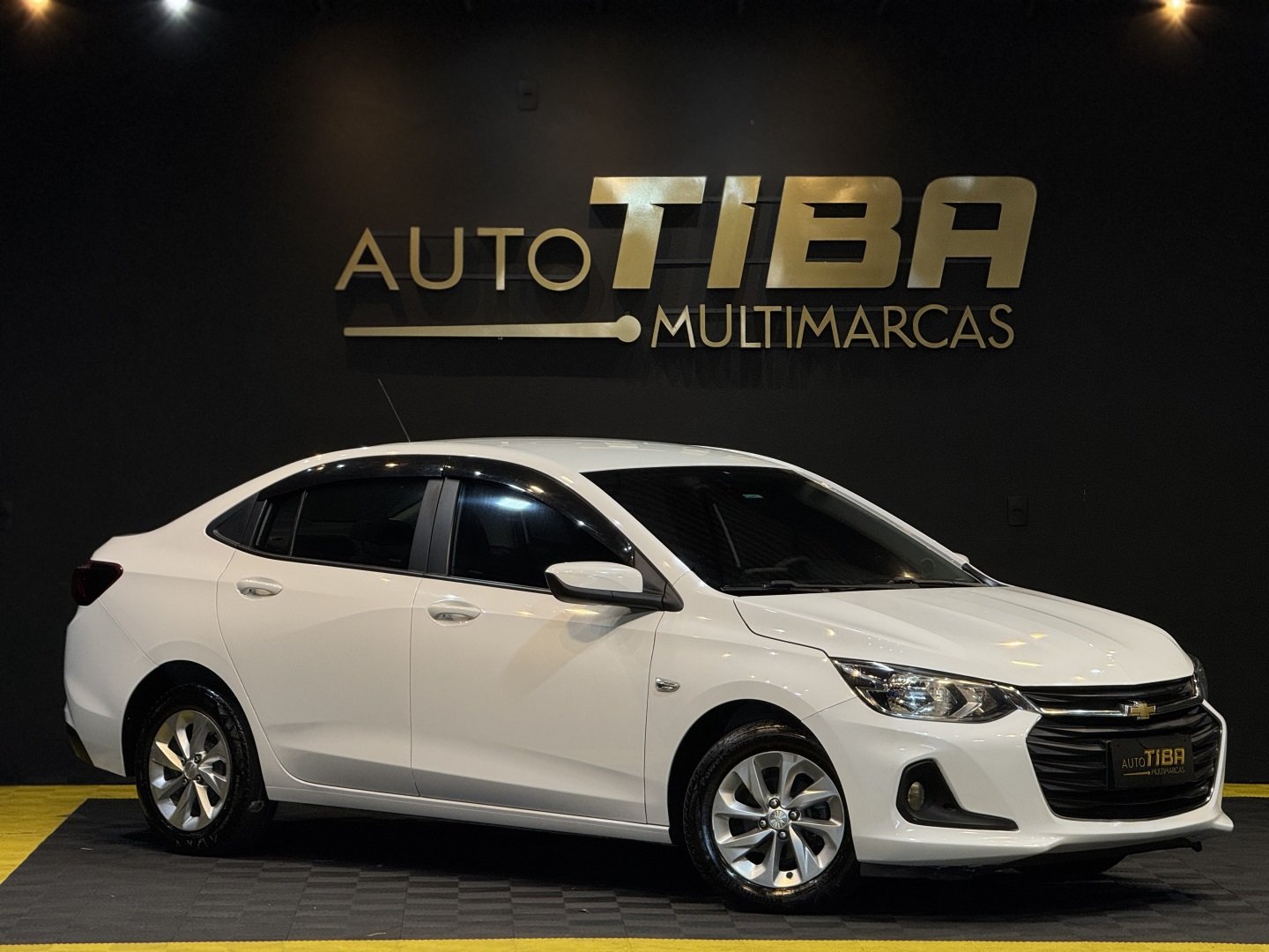 Chevrolet JOY Hatch 1.0 8V Black Edition Flex Mec. na cor Branco em Joinville / SC - 836305