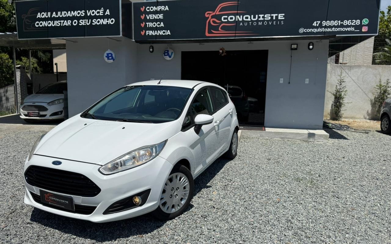 Ford Fiesta 1.5 16V Flex Mec. 5p na cor Branco em Joinville / SC - 836810