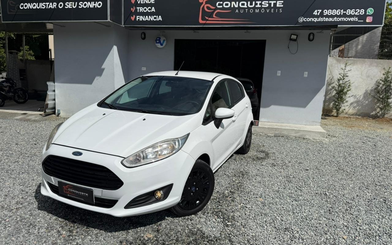 Ford Fiesta 1.5 16V Flex Mec. 5p na cor Branco em Joinville / SC - 836810