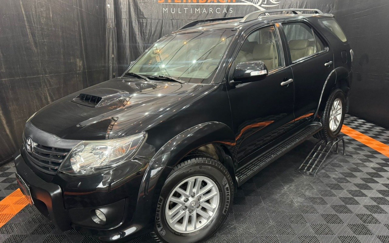 Toyota Hilux SW4 SRV D4-D 4x4 3.0 TDI Dies. Aut na cor Preto em Santo Amaro da Imperatriz / SC - 841718