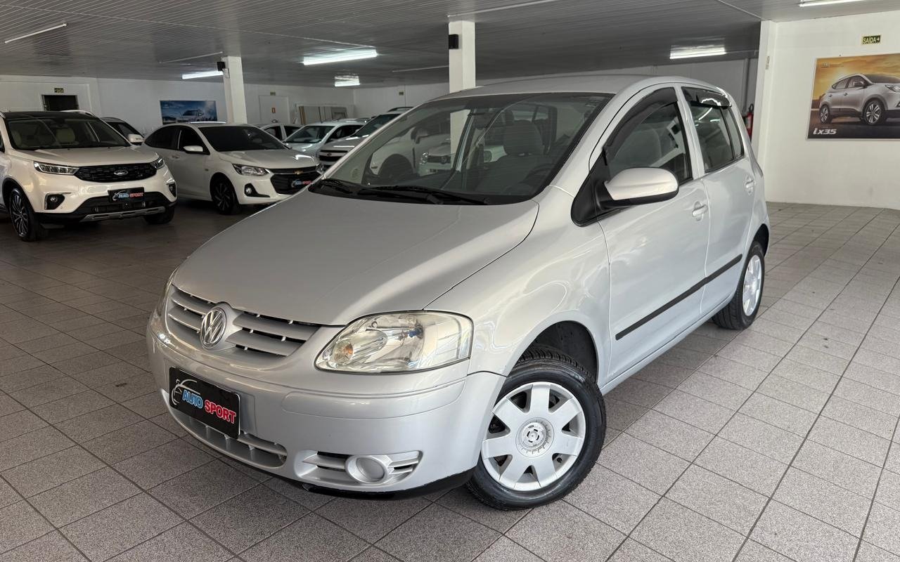 Volkswagen Fox Plus 1.6Mi/ 1.6Mi Total Flex 8V 4p na cor Prata no Novo Hamburgo / RS - 842519