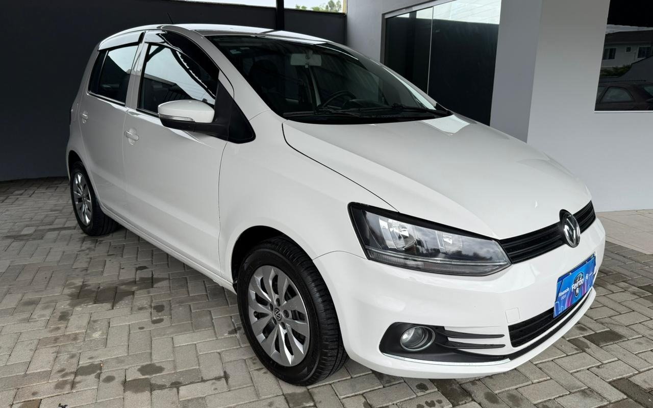 Volkswagen Fox Trendline 1.6 Flex 8V 5p na cor Branco em Joinville / SC - 842551