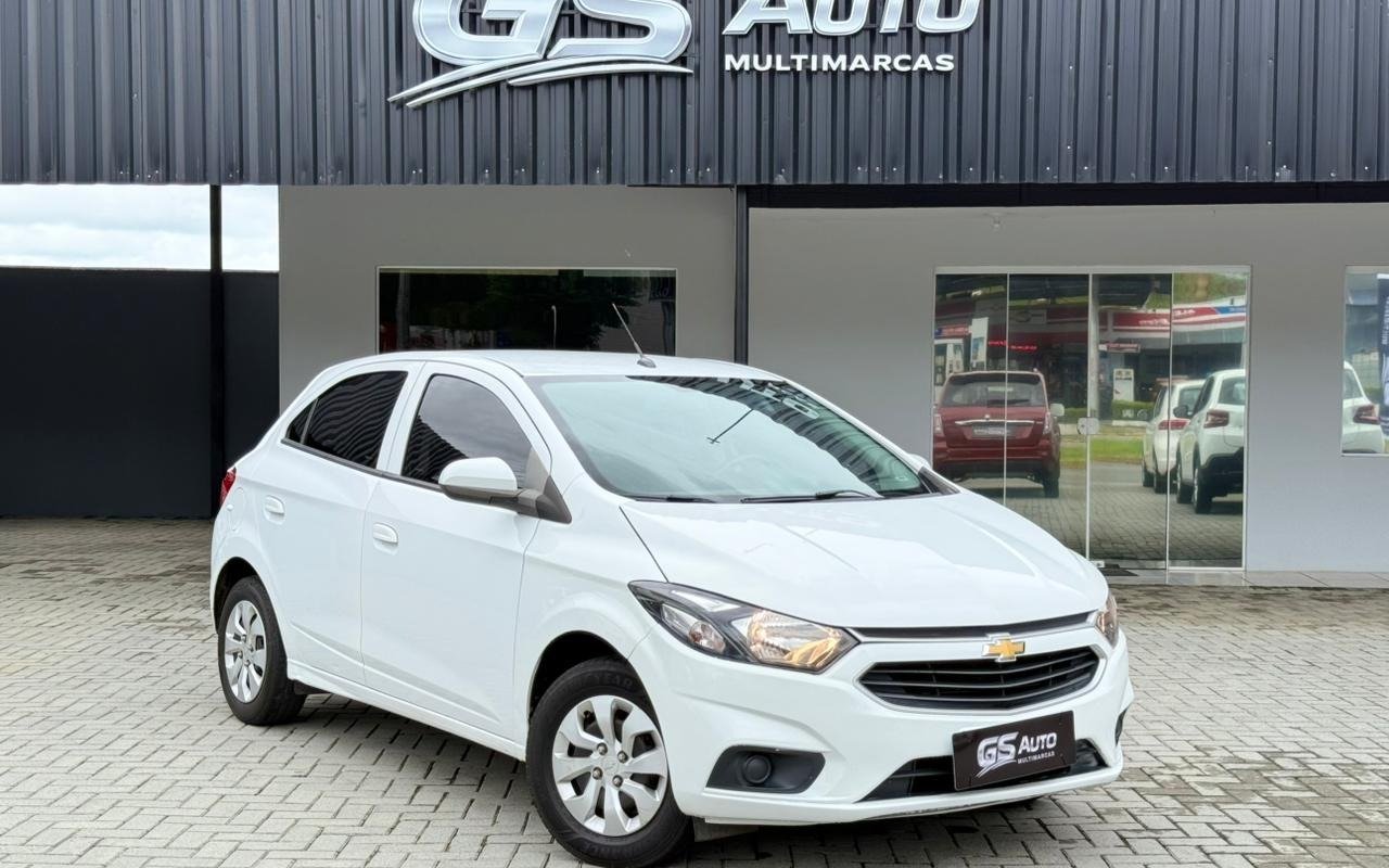 Chevrolet Onix HATCH LT 1.0 8V FlexPower 5p Mec. na cor Branco em Joinville / SC - 842568
