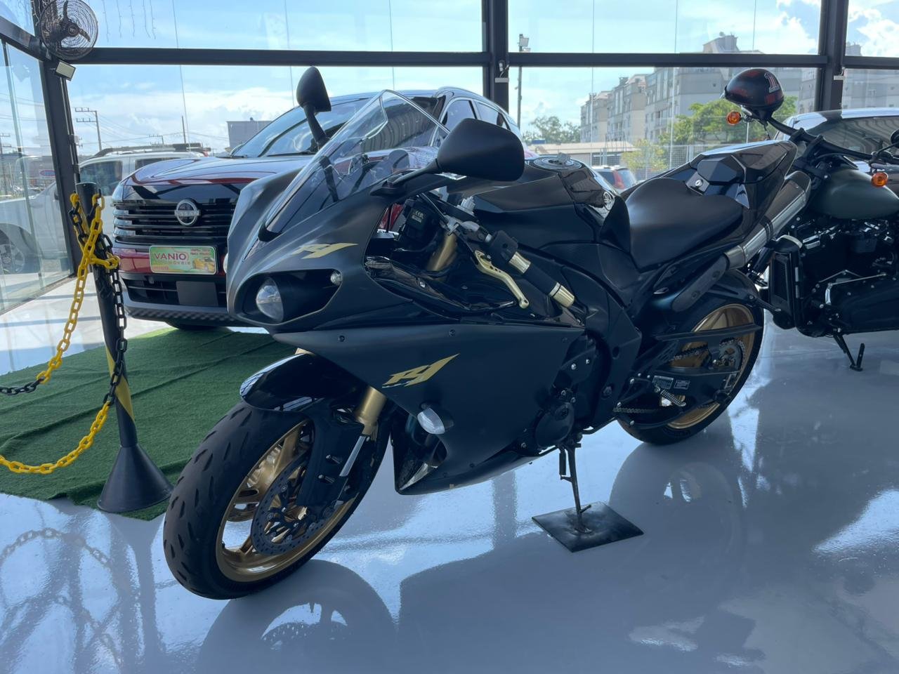 YAMAHA YZF R-1M 1000  na cor Preto em Criciúma / SC - 844450