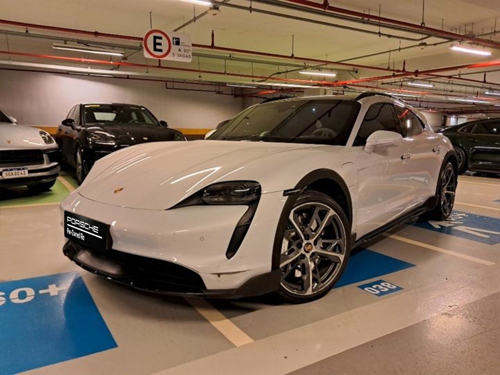 Porsche Taycan 4 Cross Turismo (Elétrico) na cor Cinza no Niterói / RJ - 844541