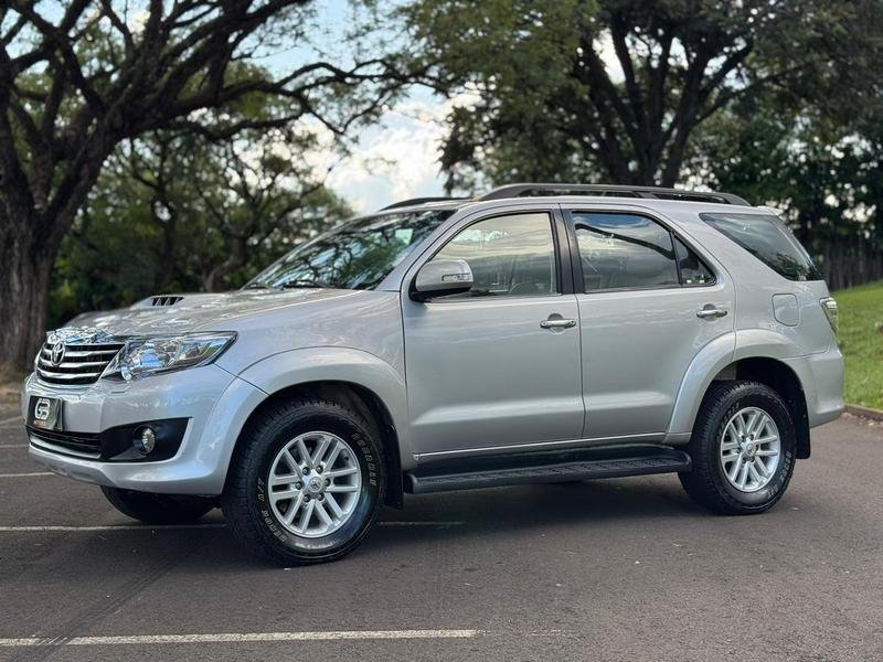 Toyota Hilux CD SRV D4-D 4x4 3.0 TDI Dies na cor Prata em Londrina / PR - 844726