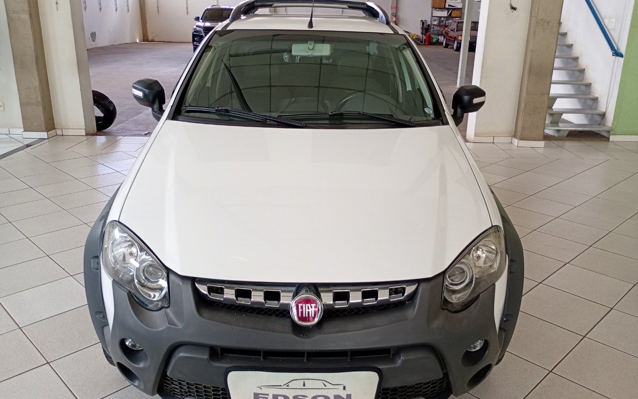 Fiat Strada Adventure 1.8/ 1.8 LOCKER Flex CE na cor Branco em Araras / SP - 844744