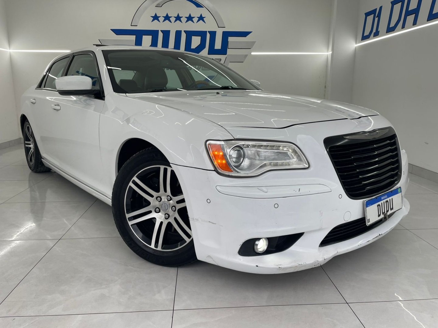 Chrysler 300 C 3.6 V6 Aut. na cor Branco em Joinville / SC - 844911