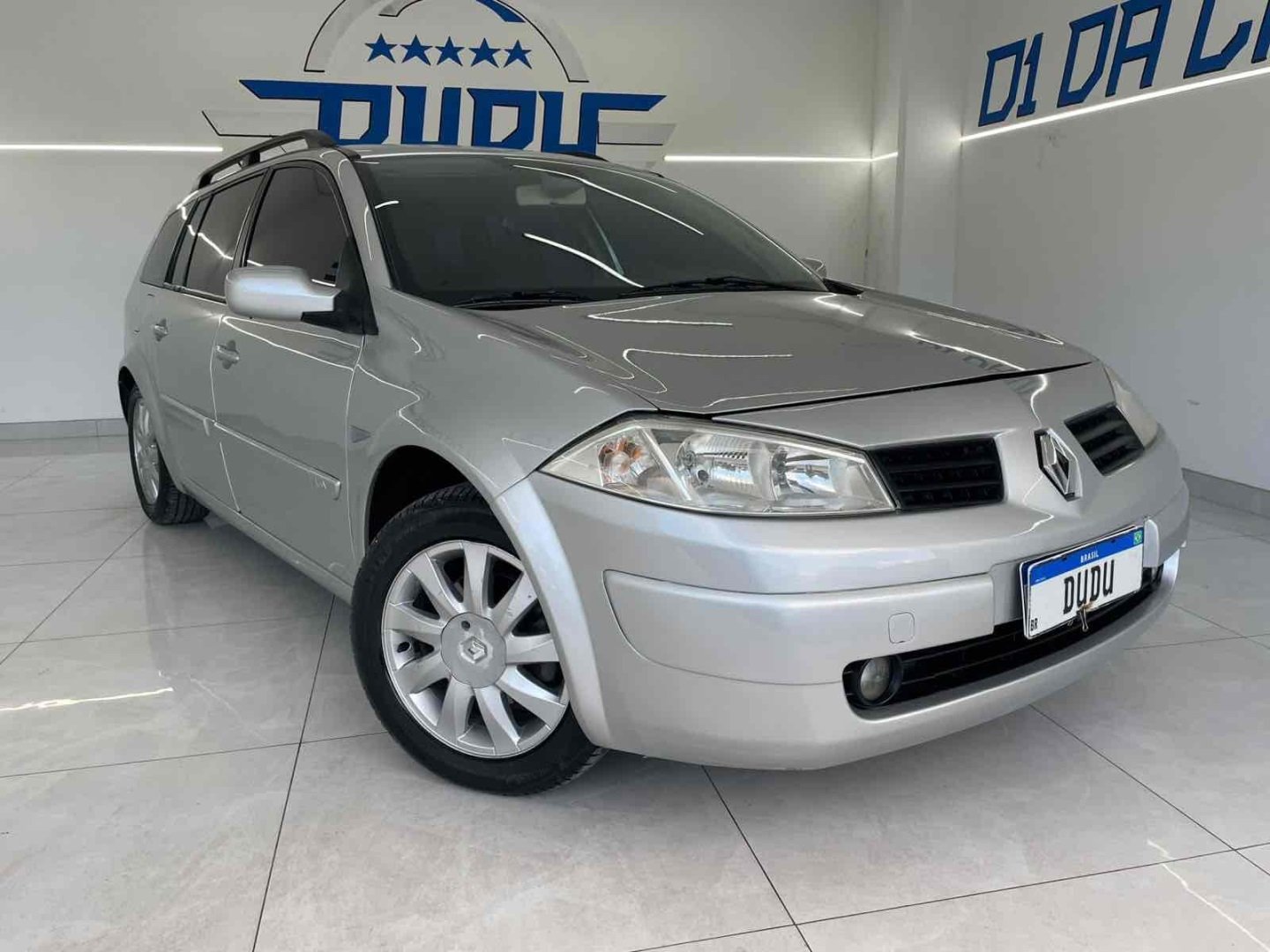Renault Megane Sedan Dynamique Hi-Flex 1.6 16V na cor Prata em Joinville / SC - 845165