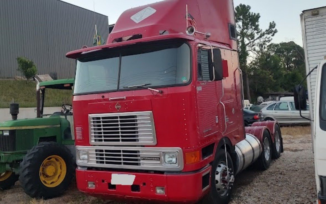 NAVISTAR INTERNATIONAL 9800/9800i 6x4 2p (diesel) na cor Vermelho em Campo Largo / PR - 845815