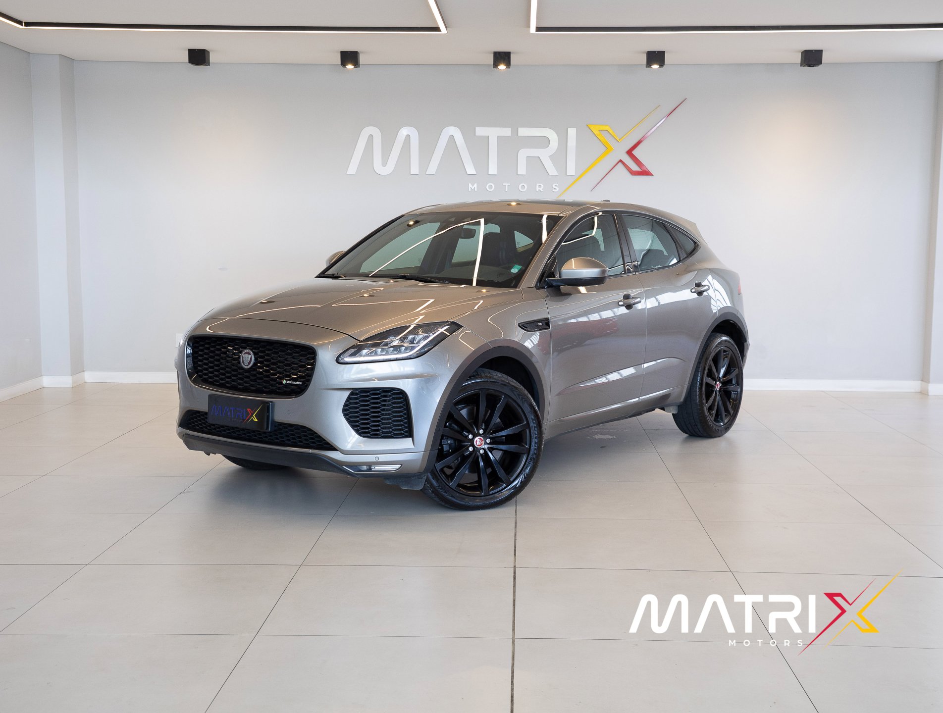 Jaguar E-Pace SE 2.0 AWD 300cv Aut. na cor Prata em São José / SC - 845888
