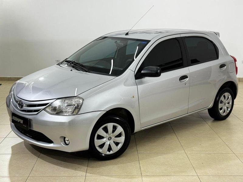Toyota ETIOS X 1.3 Flex 16V 5p Mec. na cor Prata em Curitiba / PR - 845957