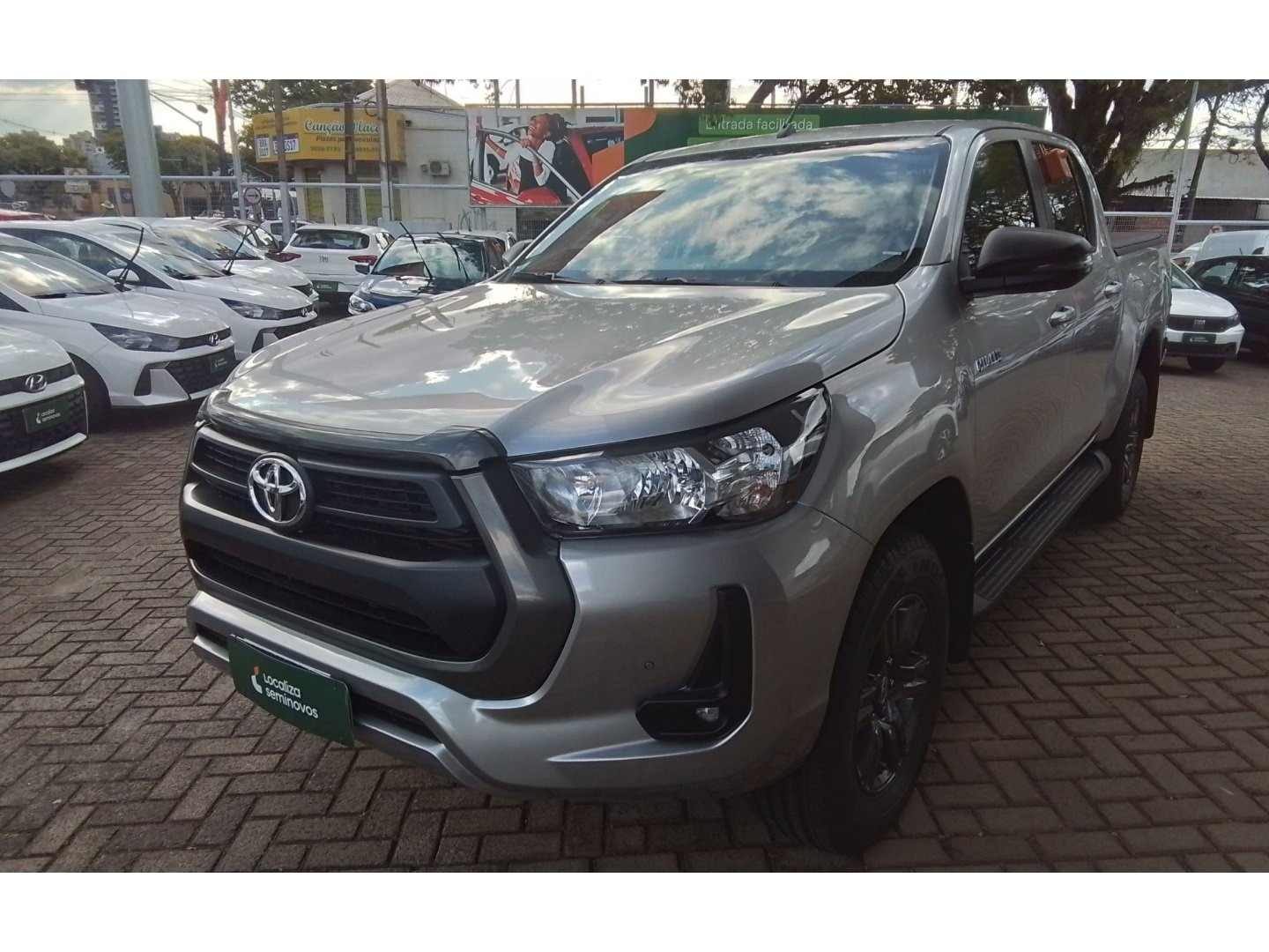 Toyota Hilux CD SR 4x4 2.8 TDI Diesel Aut. na cor Prata em Maringá / PR - 849622