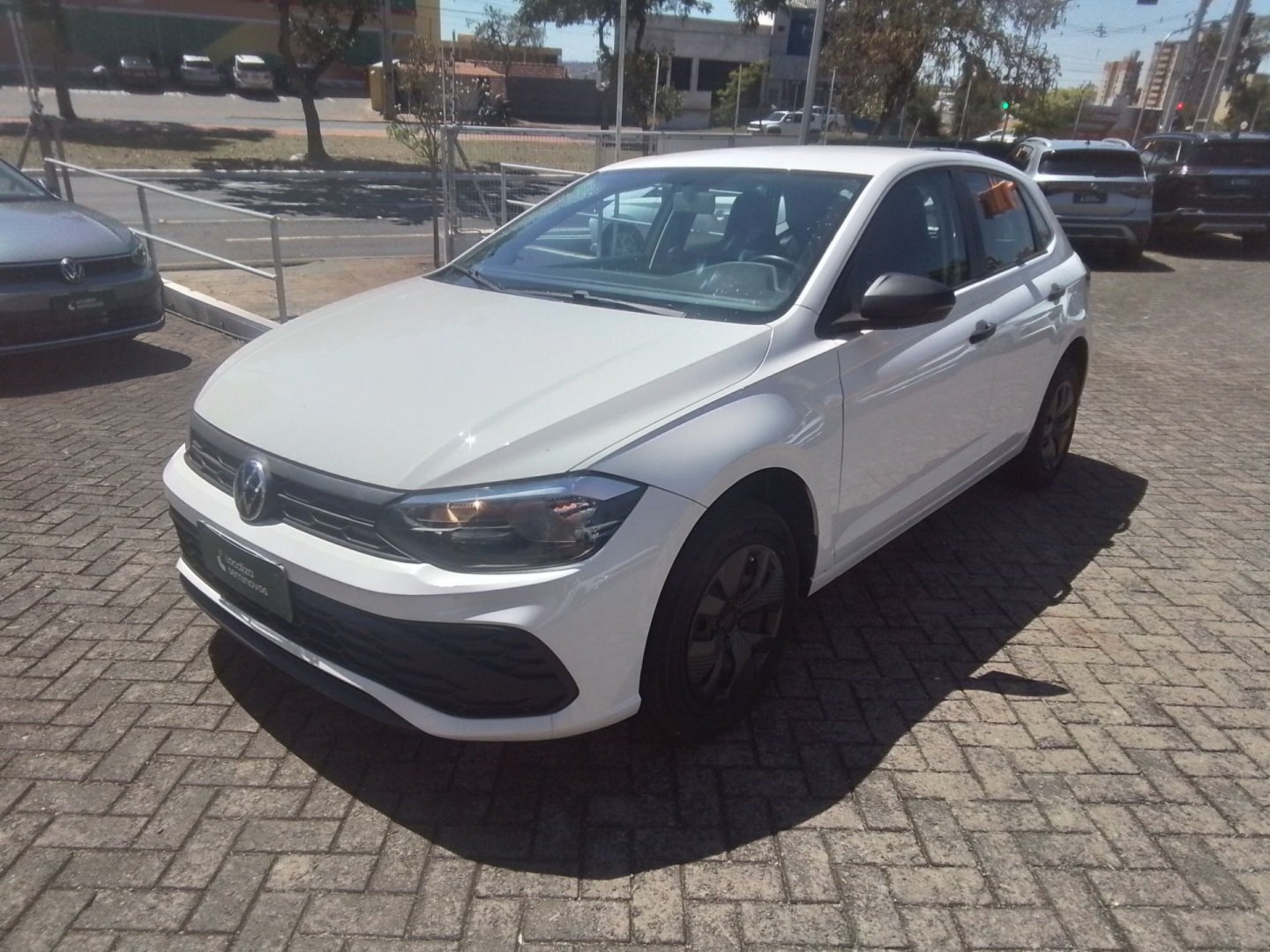 Volkswagen Polo Track Rock in Rio 1.0 Flex 12V 5p na cor Branco em Maringá / PR - 849900