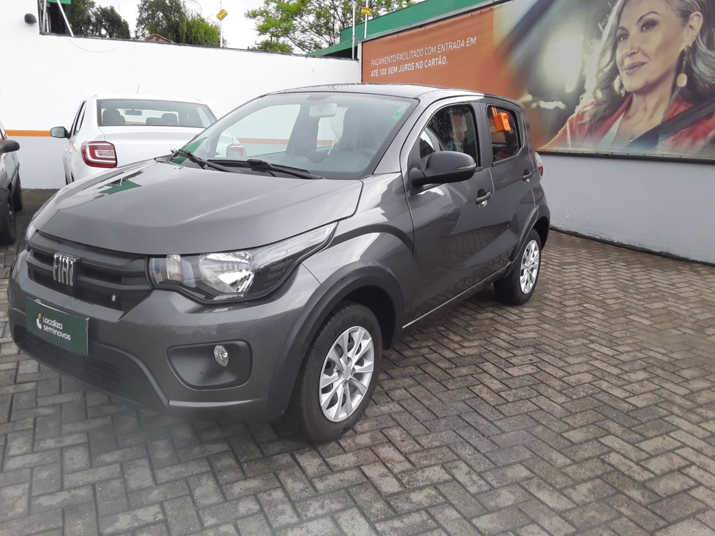 Fiat Mobi LIKE 1.0 Fire Flex 5p. na cor Prata no Porto Alegre / RS - 850379