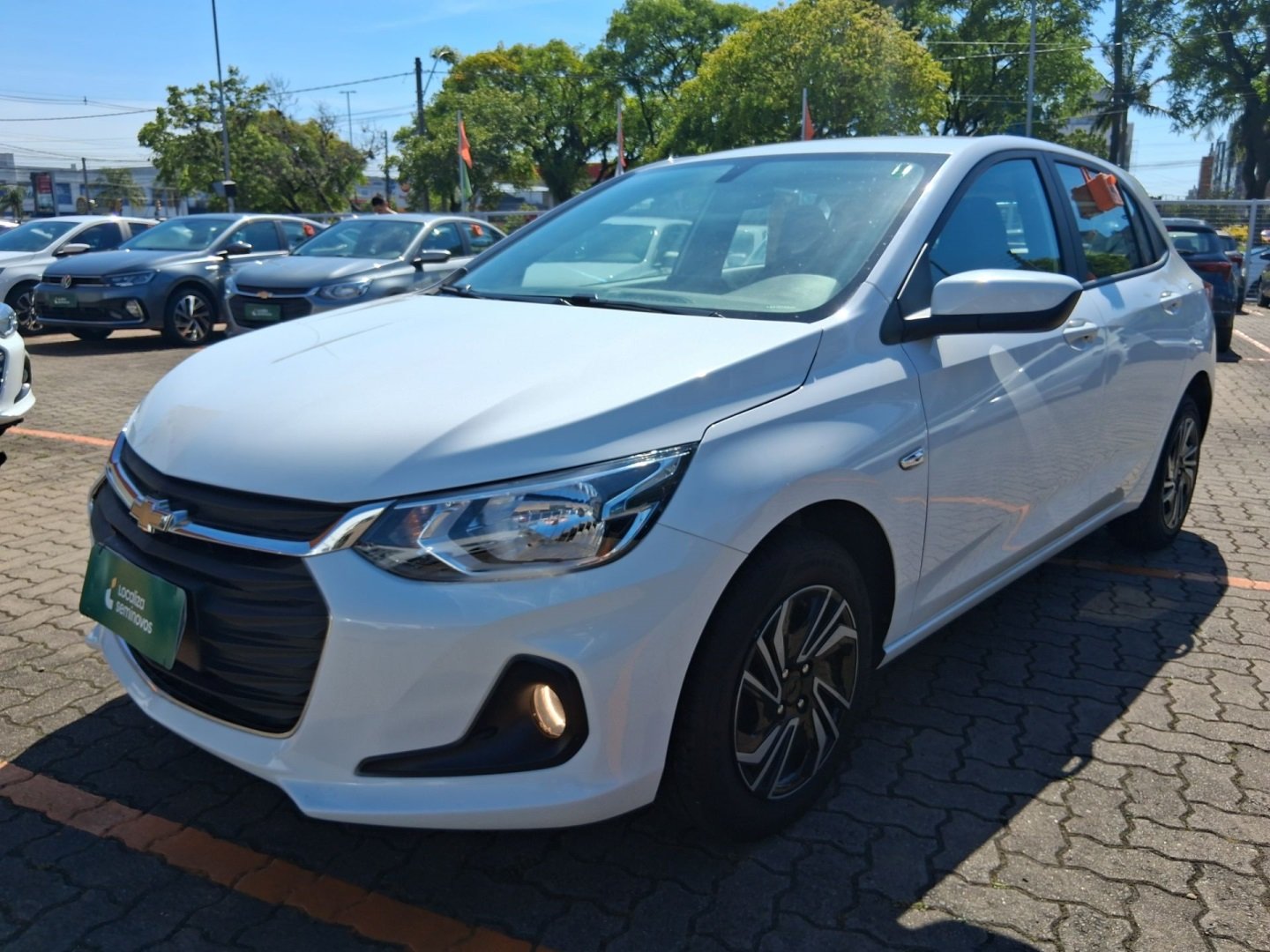 Chevrolet Onix HATCH LT 1.0 12V TB Flex 5p Mec. na cor Branco no Porto Alegre / RS - 850384