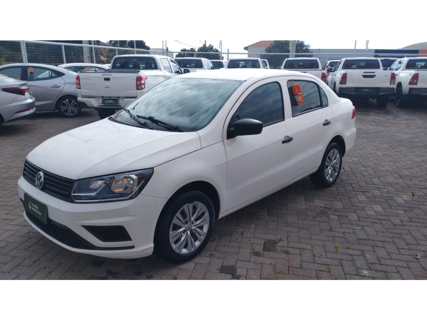 Volkswagen Voyage 1.0 Flex 12V 4p na cor Branco em Cascavel / PR - 853098