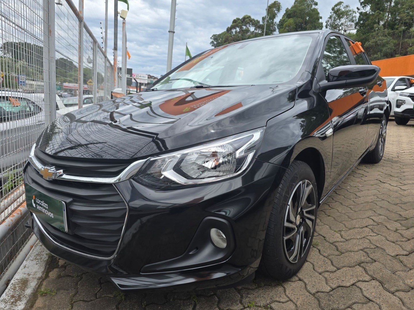 Chevrolet ONIX HATCH LT 1.0 12V TB Flex 5p Mec. na cor Preto no Porto Alegre / RS - 854383