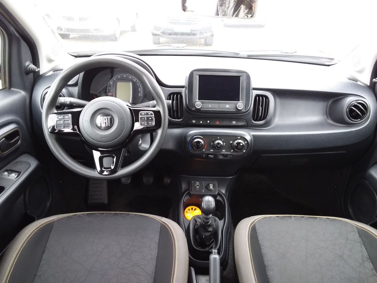 Fiat Mobi TREKKING 1.0 Flex 5p. na cor Prata em Maringá / PR - 856104