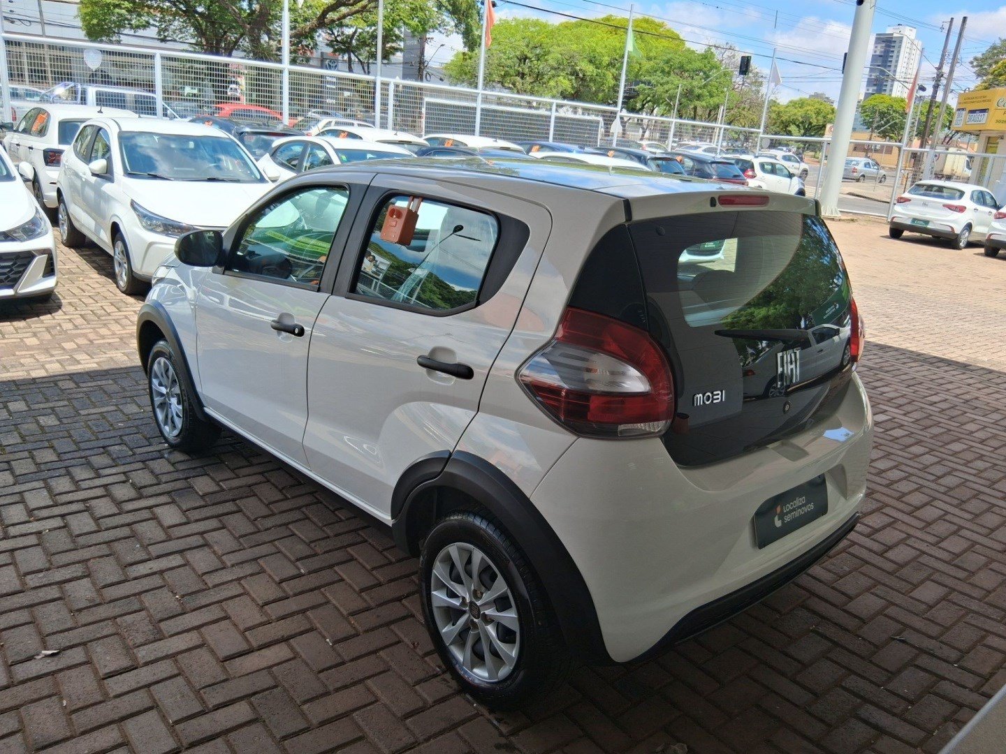Fiat Mobi LIKE 1.0 Fire Flex 5p. na cor Branco em Maringá / PR - 856425