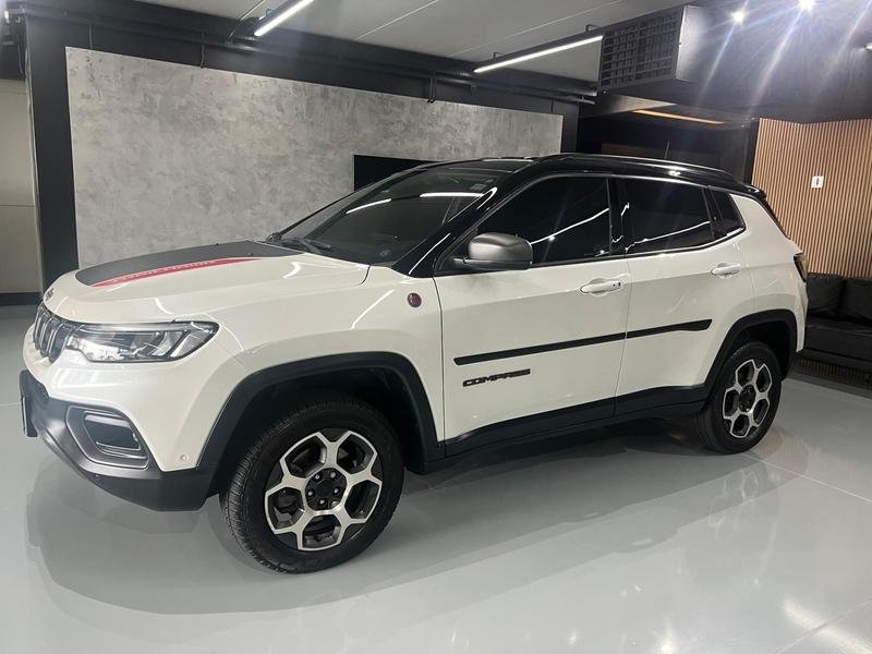 imagem de TRAILHAWK 2.0 4x4 Dies. 16V Aut.