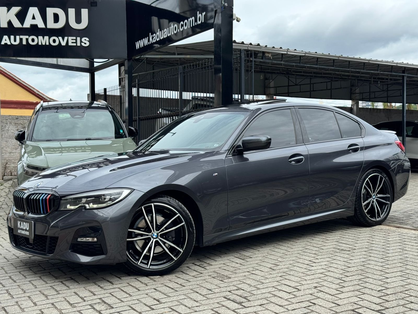 BMW 320i 2.0 TB M Sport A.Flex/M.Sport 4p na cor Cinza em São José / SC - 857831