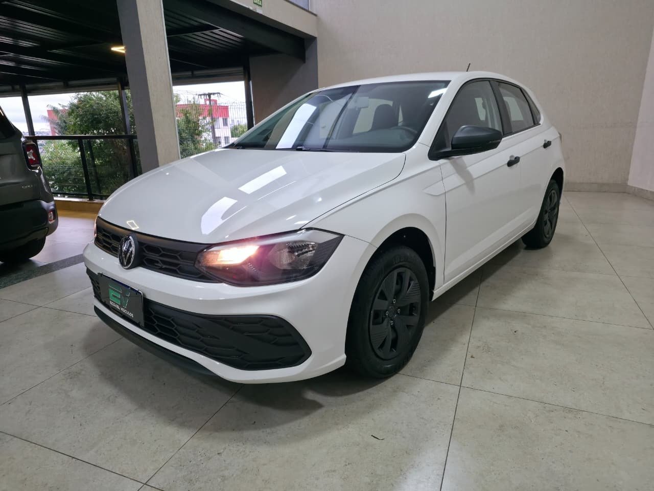 Volkswagen Polo Track 1.0 Flex 12V 5p na cor Branco em Ponta Grossa / PR - 857925