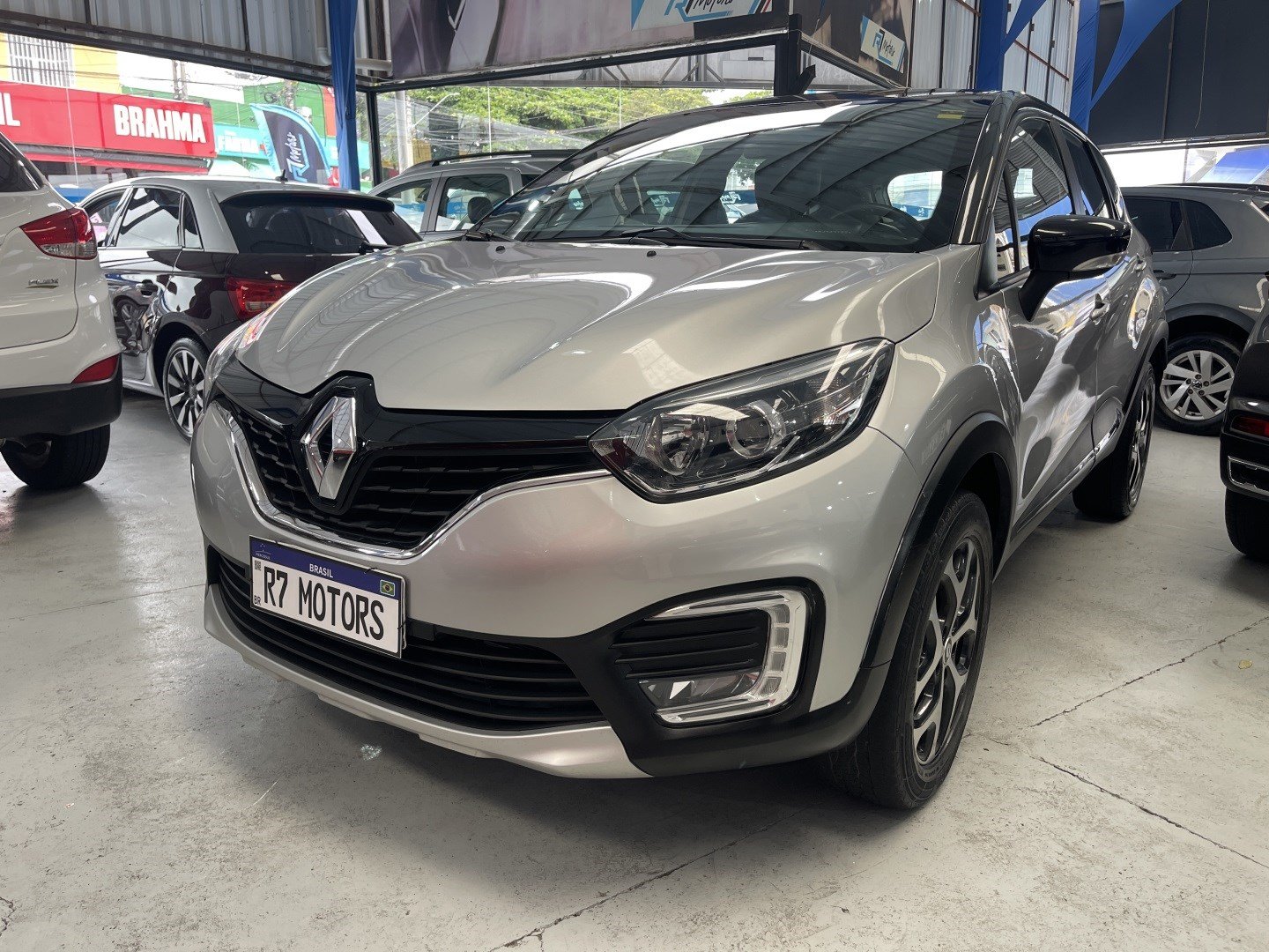 Renault Captur Intense 1.6 16V Flex 5p Aut. na cor Prata em Campinas / SP - 858200