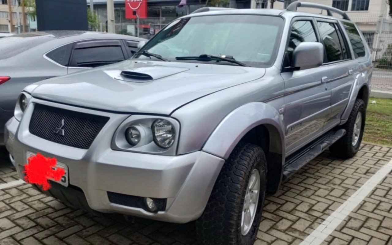 Mitsubishi Pajero Sport HPE 2.5 4x4 Diesel Aut. na cor Prata em Curitiba / PR - 858230