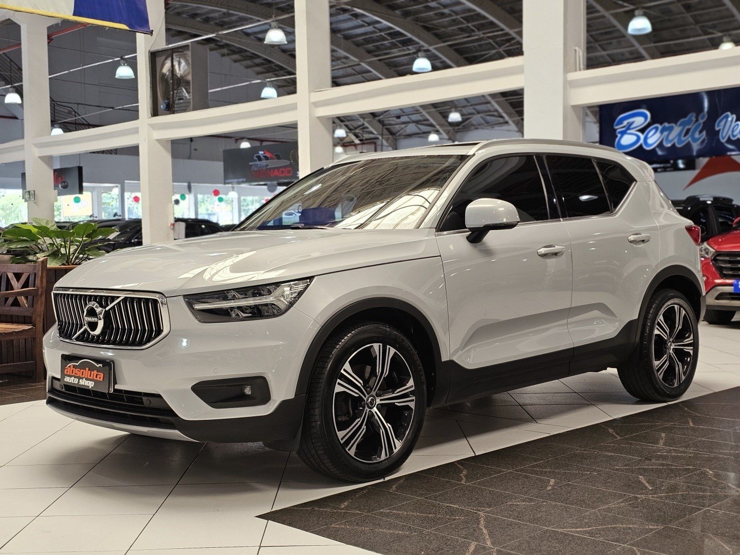 Volvo XC40 T-4 INSCRIPTION 2.0 190cv FWD na cor Prata em Curitiba / PR - 859516
