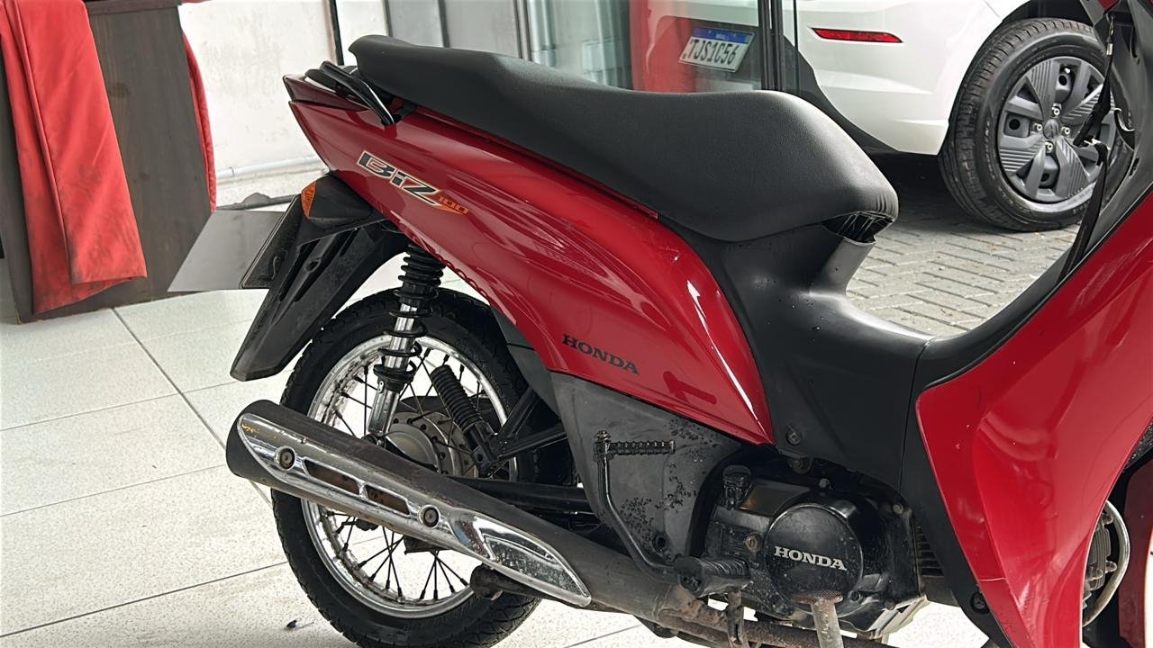 Honda C 100 BIZ-ES  na cor Vermelho em Joinville / SC - 859789