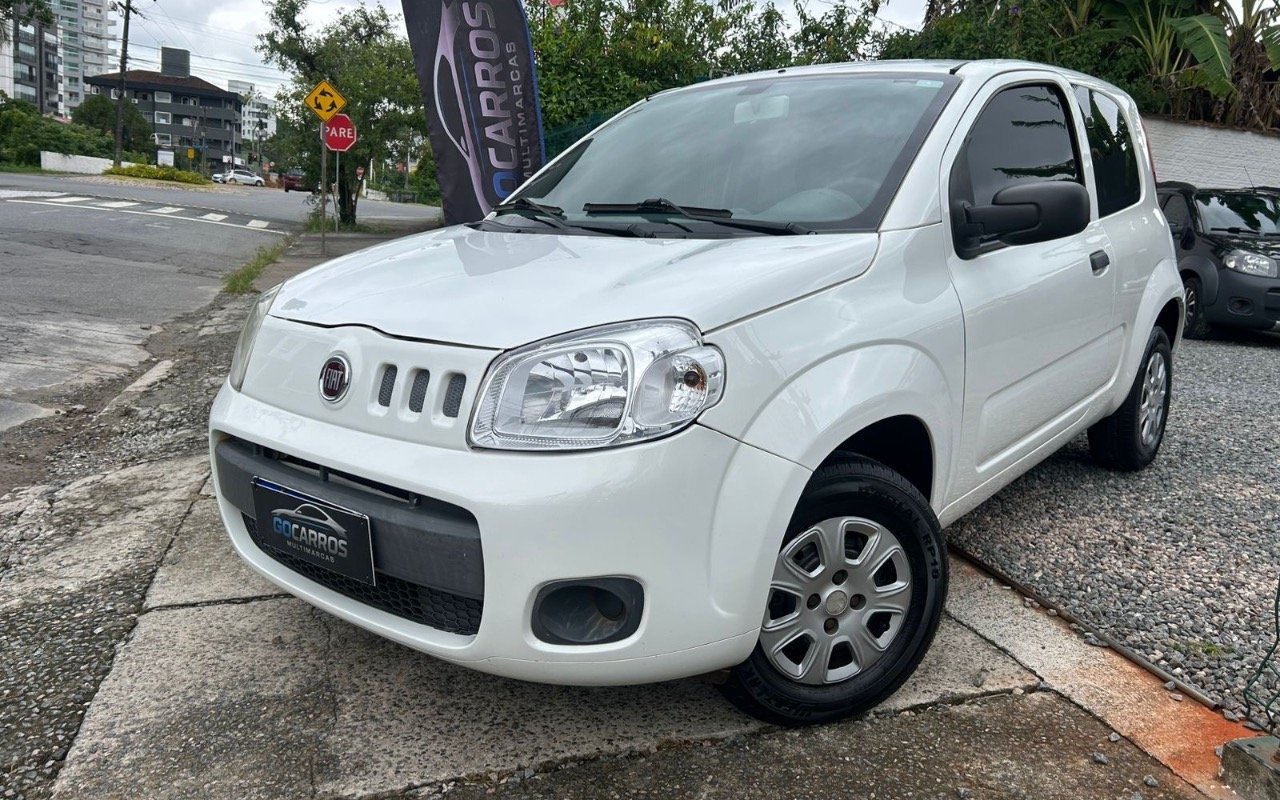 Fiat Uno VIVACE 1.0 EVO Fire Flex 8V 3p na cor Branco em Joinville / SC - 859874