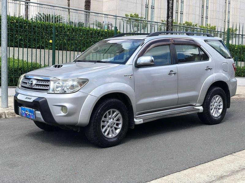 Toyota Hilux CD SRV 4x4 2.8 TDI Diesel Aut. na cor Prata em Curitiba / PR - 860252