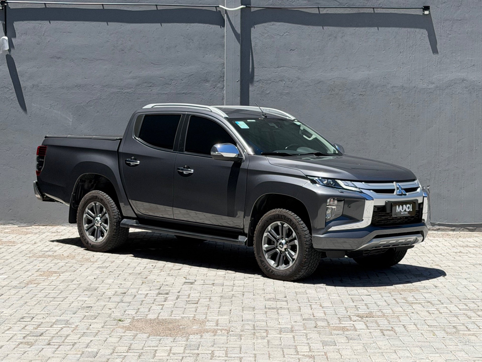 Mitsubishi L200 Triton Sport HPE-S 2.4 CD Dies. Aut na cor Cinza em Curitiba / PR - 862851