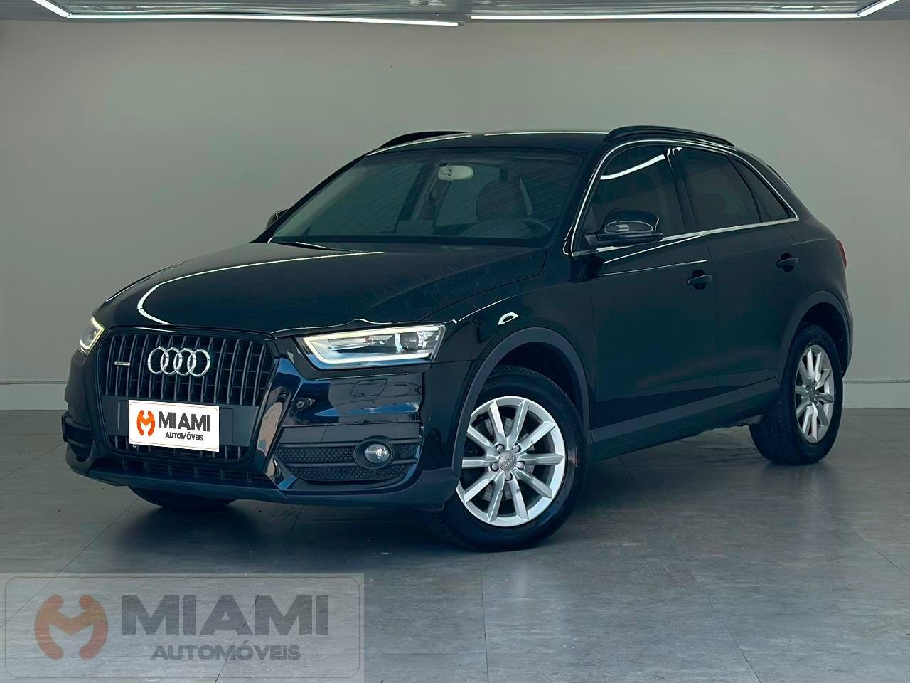 Audi Q3 2.0 TFSI Quat. 211/220cv S-tronic 5p na cor Preto em Brusque / SC - 863121