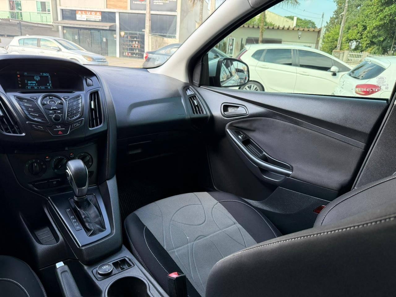 Ford Focus Sedan 2.0 16V/2.0 16V Flex 4p na cor Prata em Joinville / SC - 863197