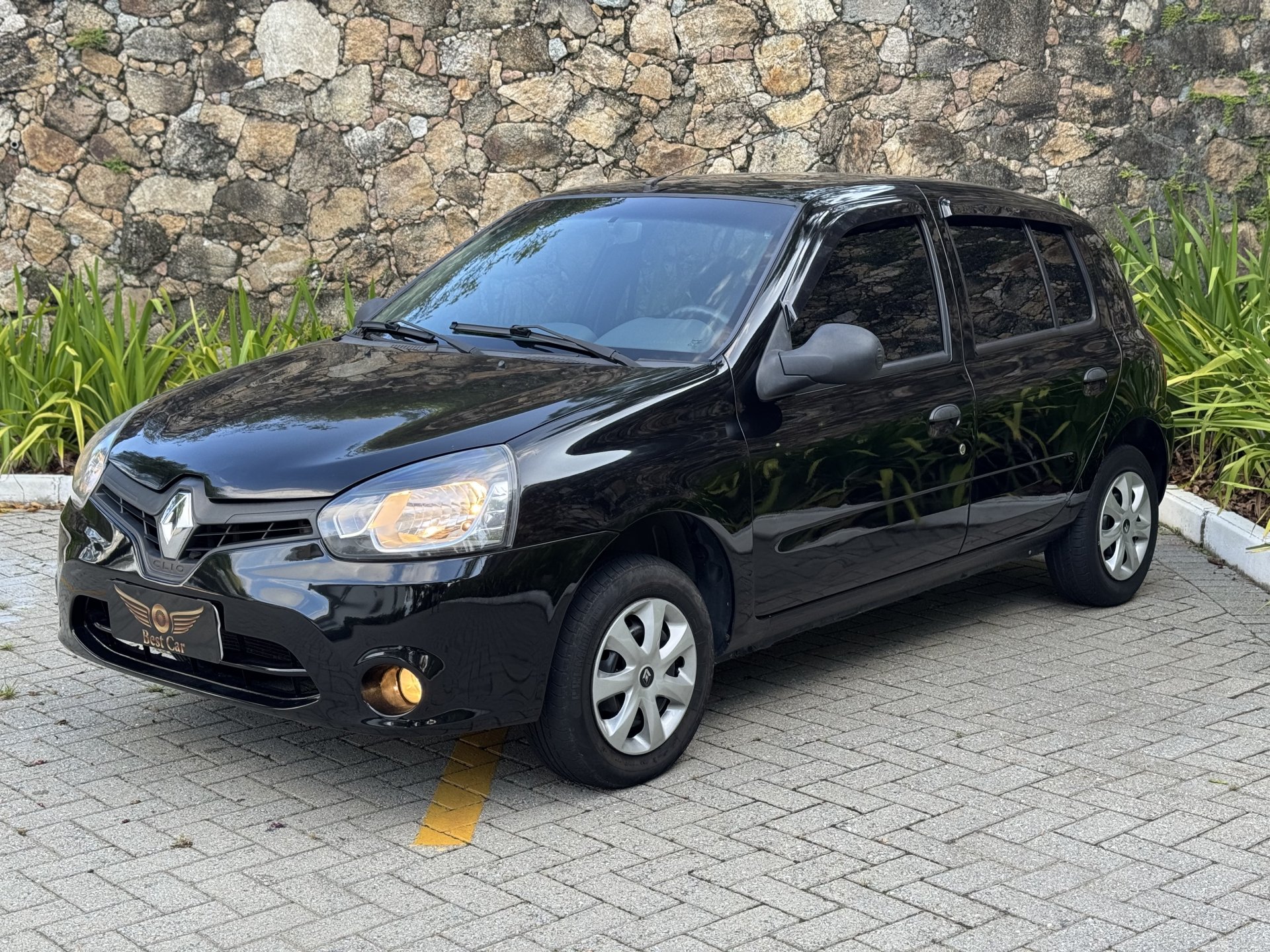 Renault Clio Expression 1.0/1.0 Hi-Power 16V 3p na cor Preto em São José / SC - 863591