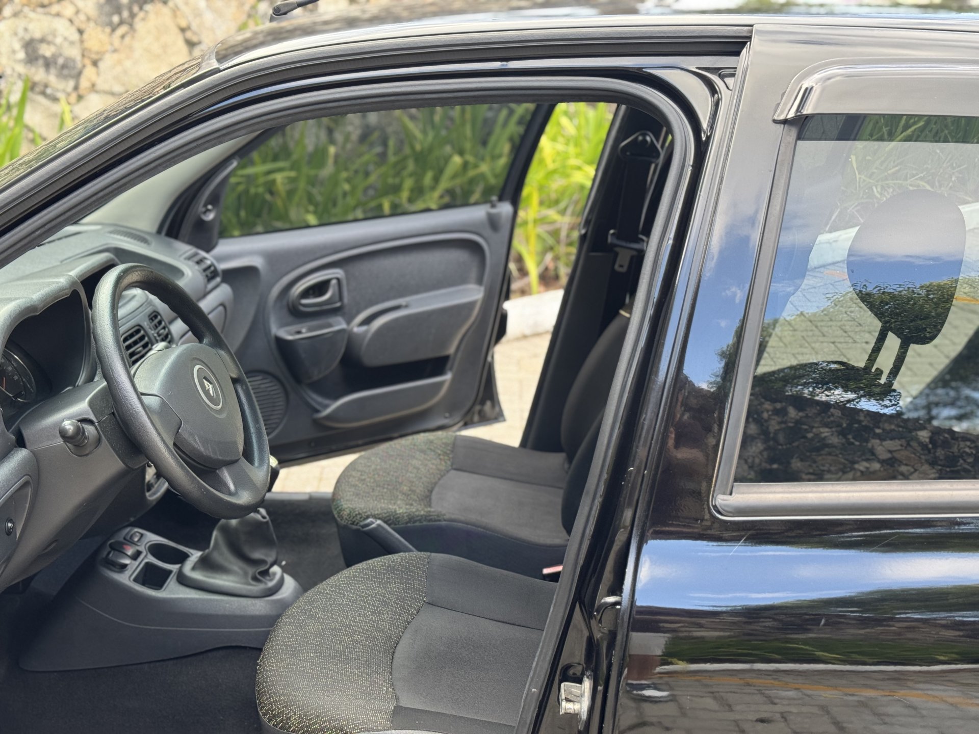 Renault Clio Expression 1.0/1.0 Hi-Power 16V 3p na cor Preto em São José / SC - 863591