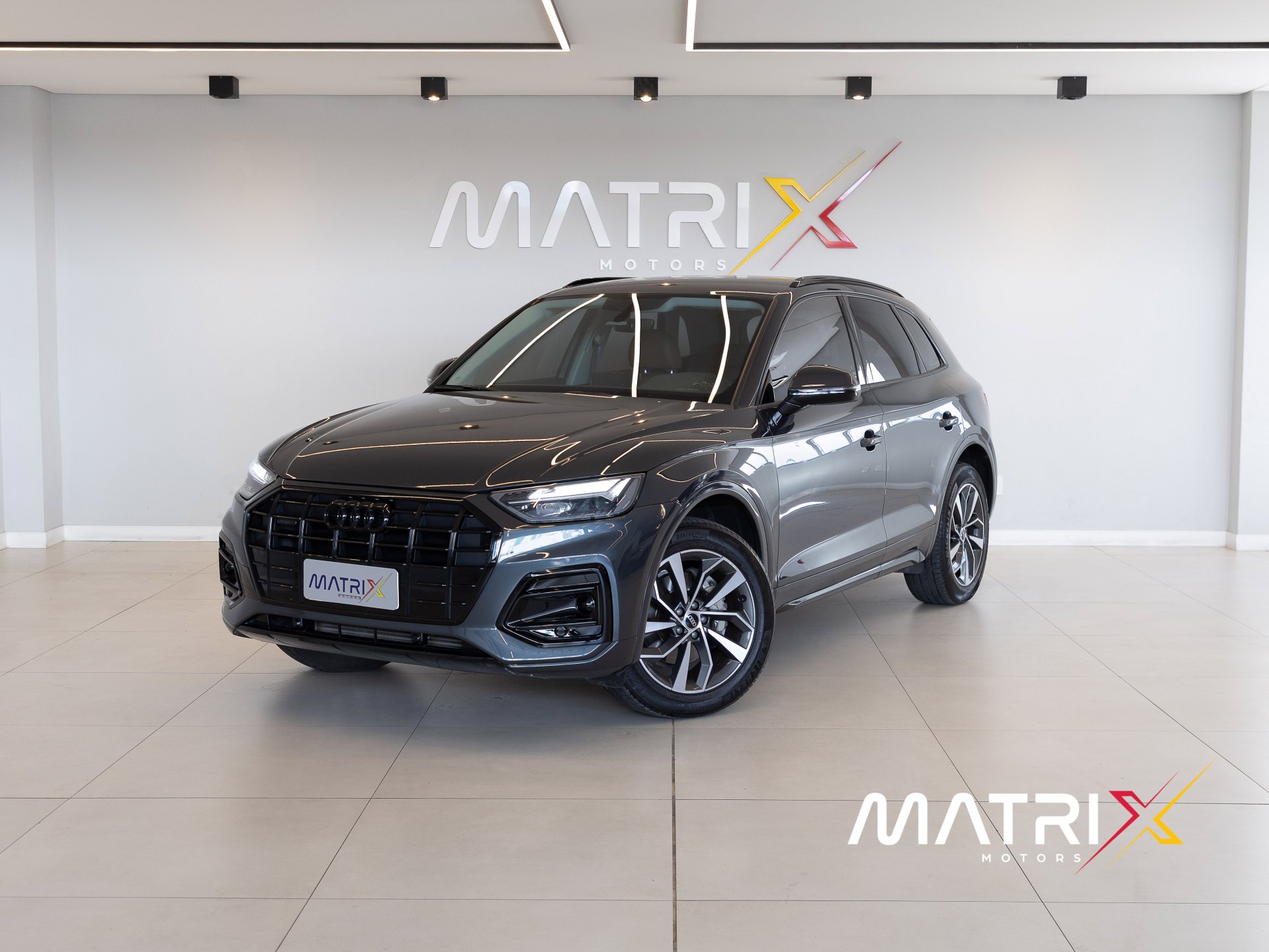 Audi Q5 Prestige Plus 2.0 TFSI Quat. S tronic na cor Cinza em São José / SC - 863771