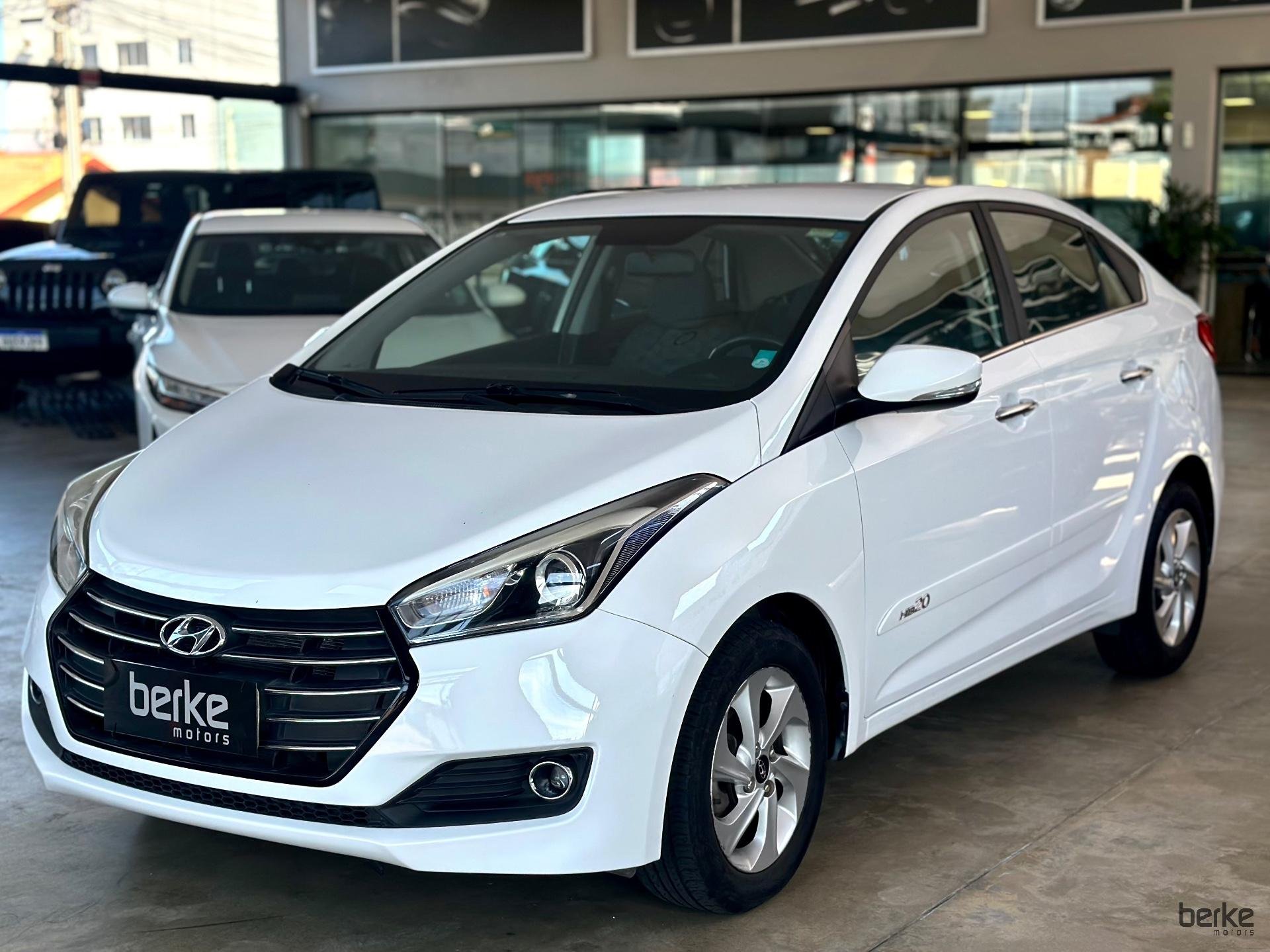 Hyundai HB20S Premium 1.6 Flex 16V Mec. 4p na cor Branco em Florianópolis / SC - 863773