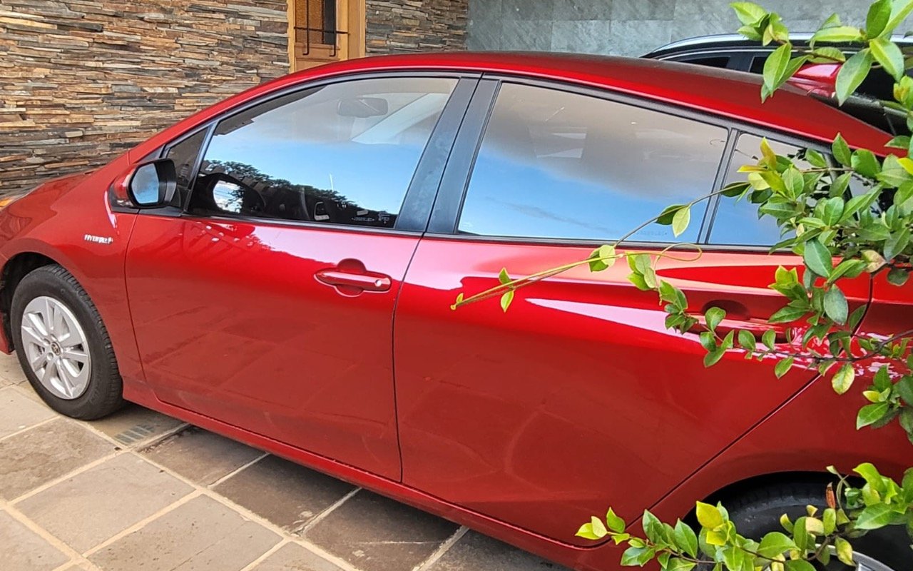 Toyota Prius 1.8 16V 5p Aut. (Híbrido) na cor Vermelho no Porto Alegre / RS - 864271