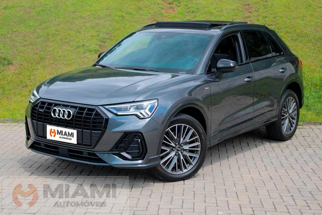Audi Q3 Perf. Black 2.0 TFSI Tiptr. Quattro na cor Cinza em Brusque / SC - 865029