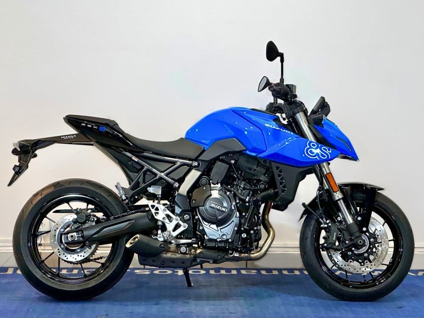 Suzuki GSX-8S  na cor Azul em Curitiba / PR - 865275