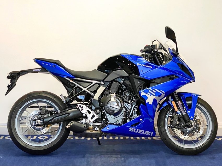 Suzuki GSX-8R  na cor Azul em Curitiba / PR - 865289